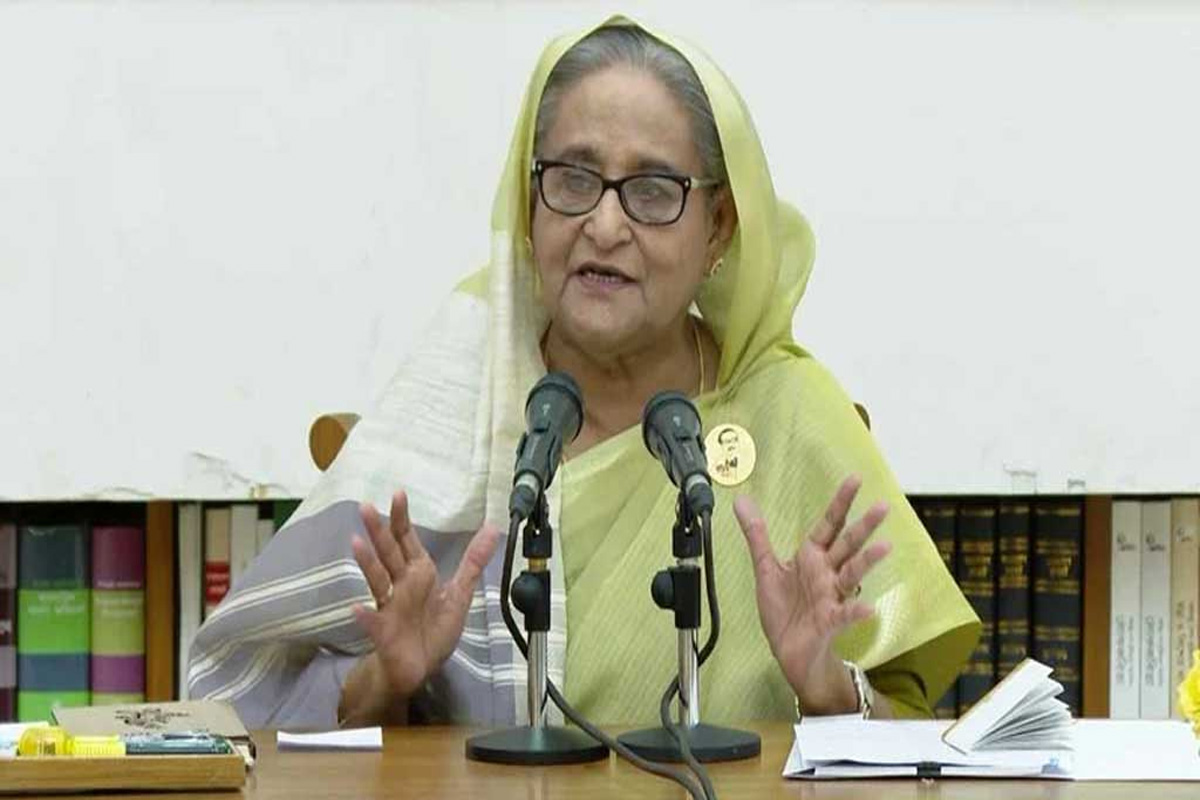 কৃষক লীগ নেতাদের গণভবনের শাক-সবজি উপহার দিলেন প্রধানমন্ত্রী