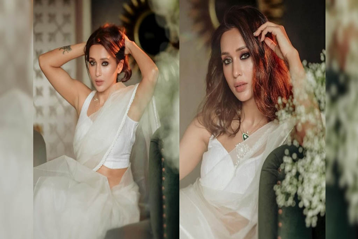 বিয়ে না করেও ৩ সন্তানের মা মিমি চক্রবর্তী