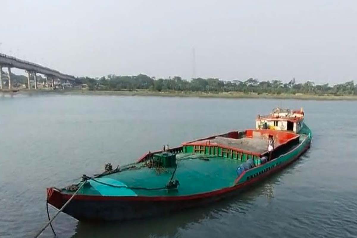 বালুবাহী বলগেট থেকে নদীতে পড়ে শ্রমিক নিখোঁজ