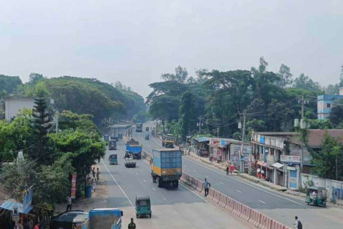 চট্টগ্রামে প‌রিবহন ধর্মঘটে যাত্রীদের দুর্ভোগ