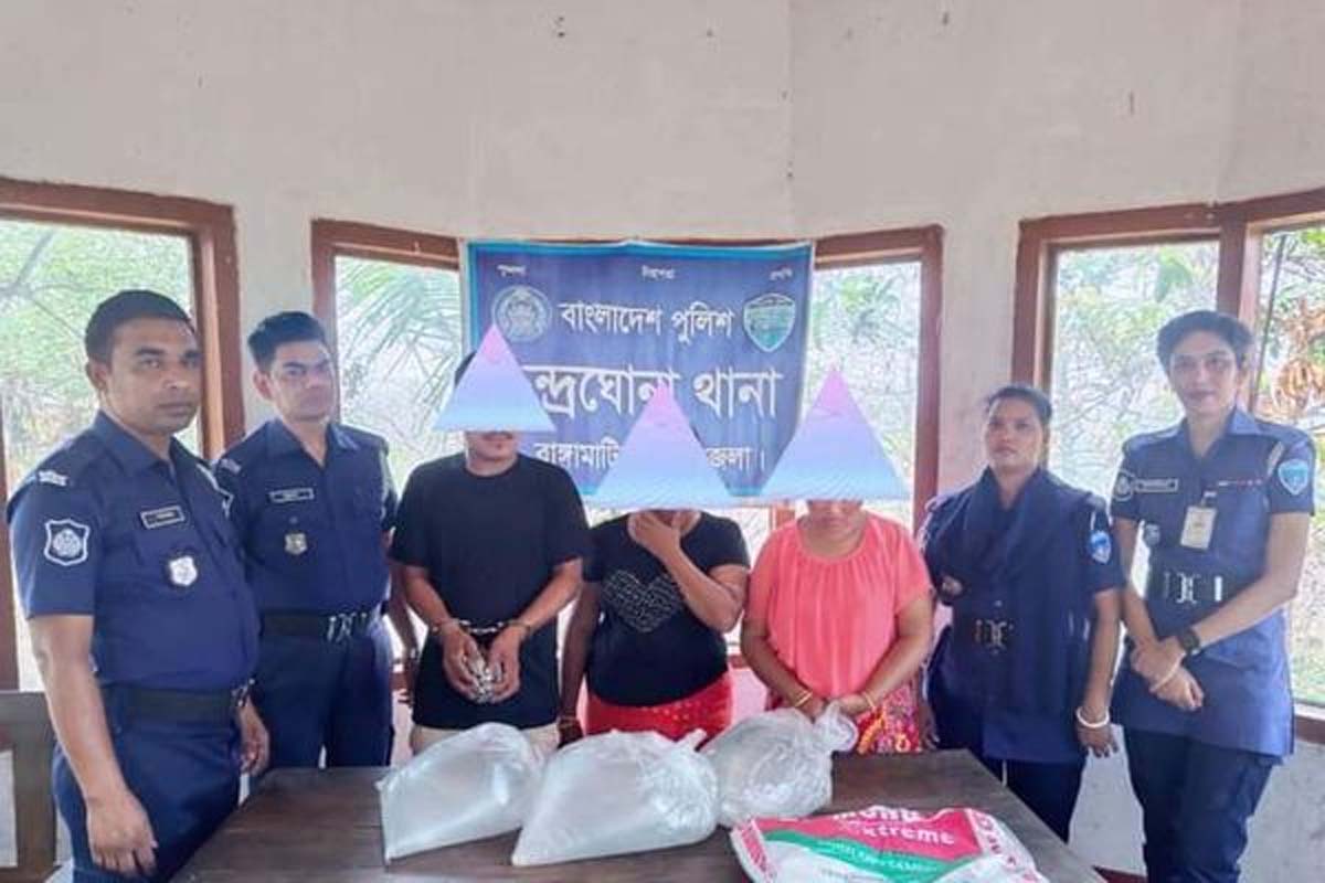 বাঙ্গালহালিয়াতে ৩০ লিটার দেশীয় মদসহ ৩ ব্যবসায়ী আটক