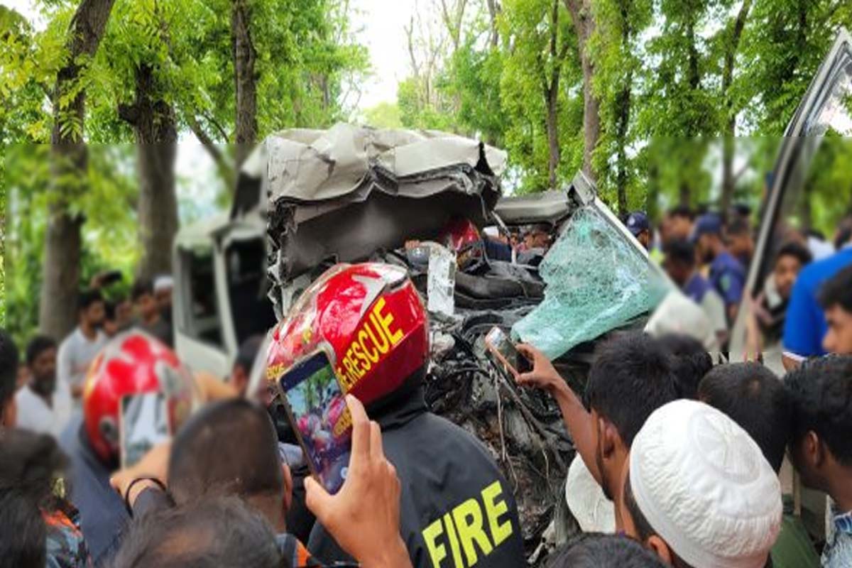 কক্সবাজারে যাত্রীবাহী বাস ও মাইক্রোবাসের সংঘর্ষ, নিহত ২