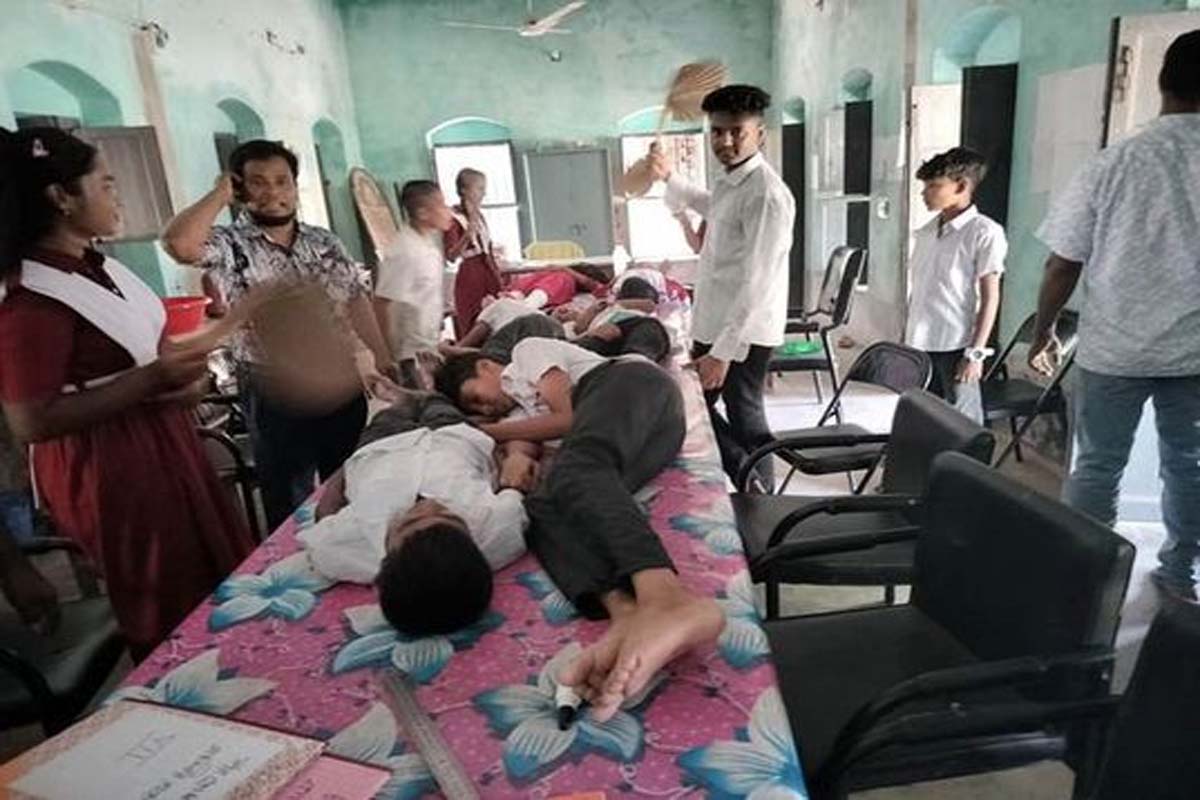 নড়াইলে প্রচণ্ড গরমে বিদ্যালয়ের ১২ শিক্ষার্থী অসুস্থ