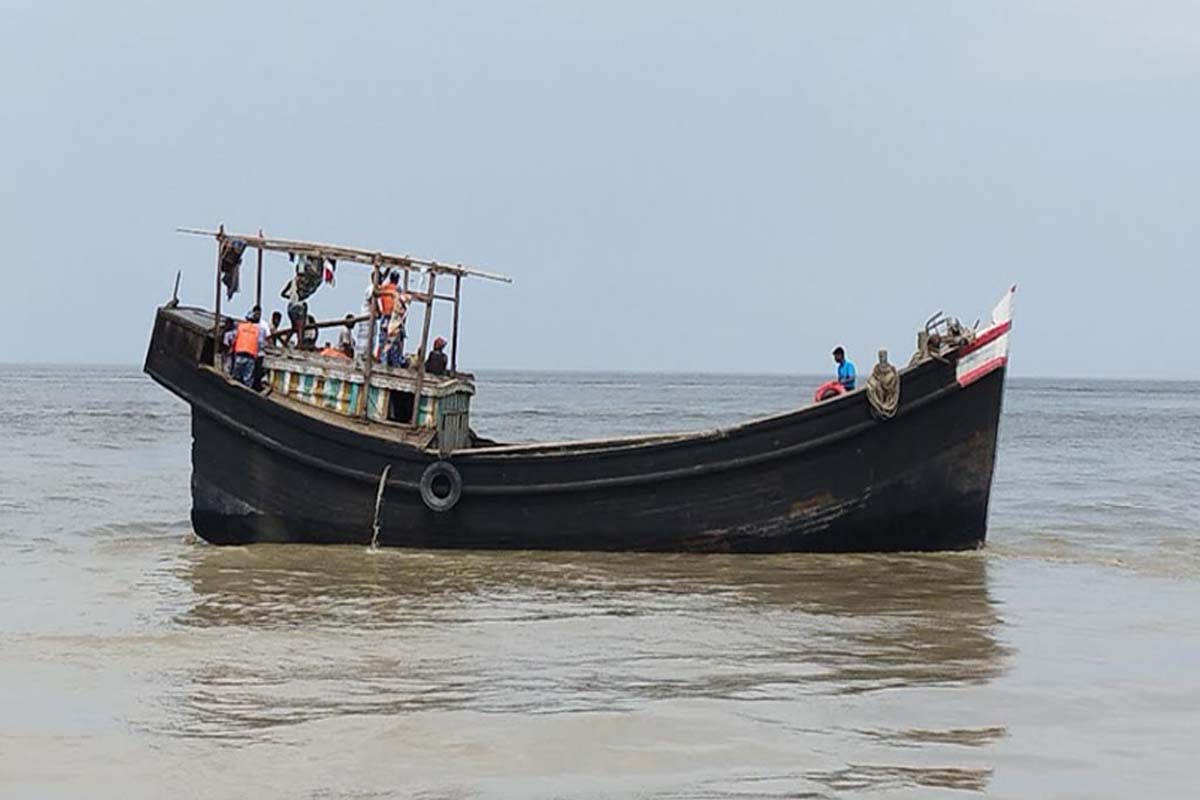 বঙ্গোপসাগরে কার্গো জাহাজ ডুবি, সাগরে ভাসছে ১২ নাবিক