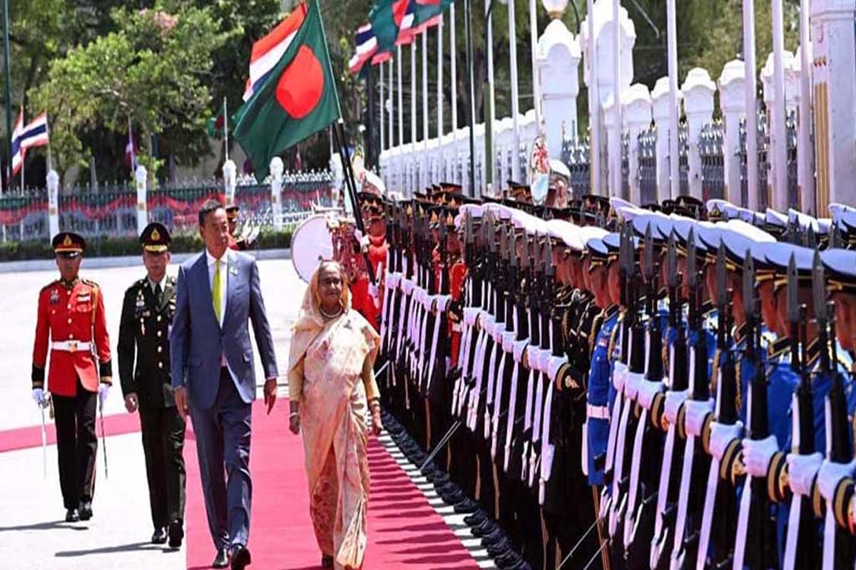 থাইল্যান্ডের গভর্নমেন্ট হাউসে দ্বিপাক্ষিক বৈঠকে প্রধানমন্ত্রী শেখ হাসিনা
