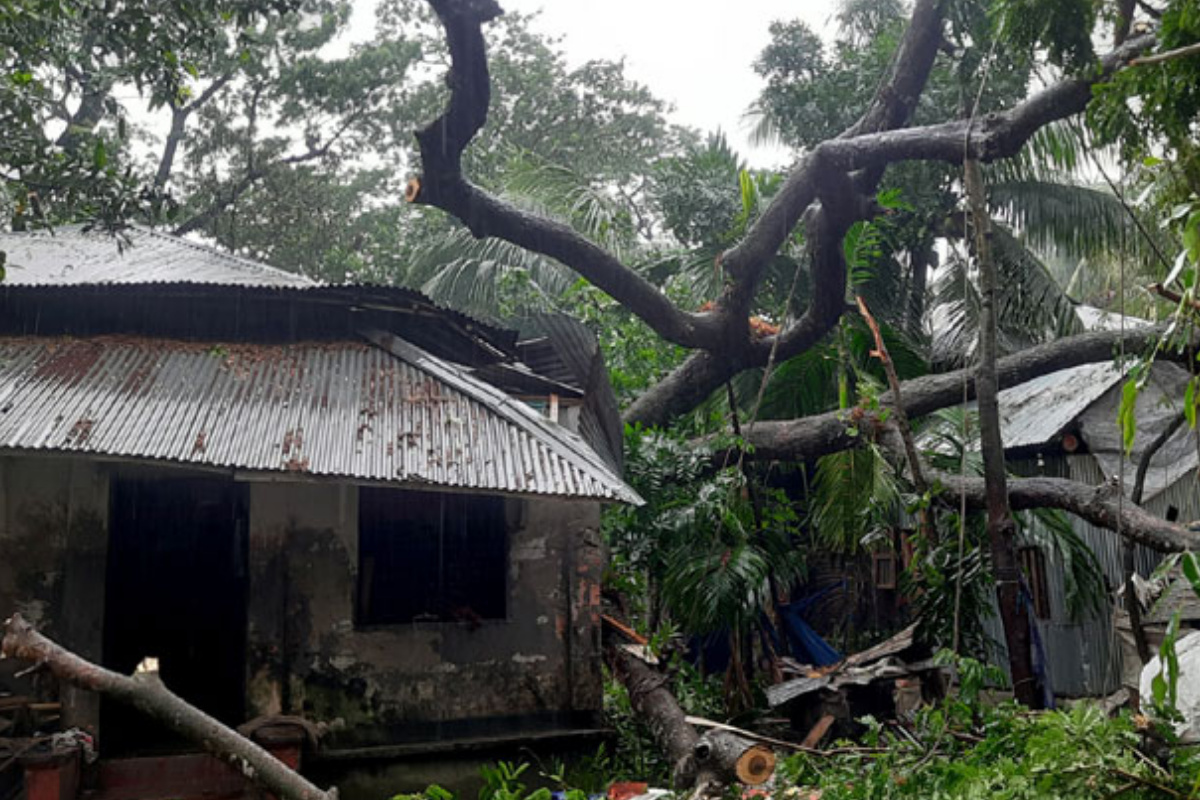 ঘূর্ণিঝড় রেমালে পৌনে ২ লাখ ঘরবাড়ি বিধ্বস্ত, মৃত্যু ১৬ জনের