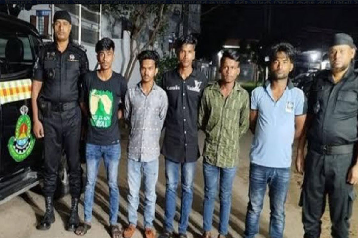 ফেনীতে কিশোর গ্যাং গ্রুপের প্রধানসহ গ্রেপ্তার ৫