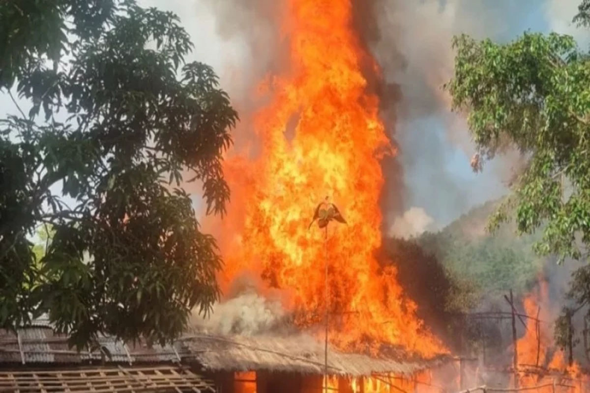 থানচির থুইসাপাড়ায় আগুন, পুড়েছে সাত‌টি ঘর