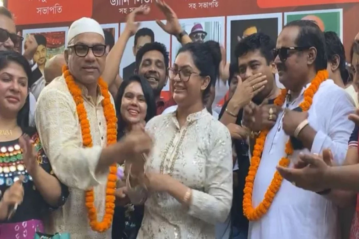 ডিপজলকে নিয়ে ‘বাজে মন্তব্য’, শিল্পী সমিতির সদস্যপদ হারাতে পারেন নিপুণ
