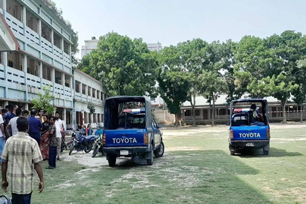 বেলকুচির মেয়রকে মারধরের অভিযোগ এমপির এপিএসের বিরুদ্ধে
