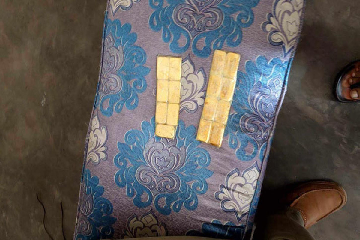 খুলনায় ধরা পড়ছে একের পর এক স্বর্ণের চালান
