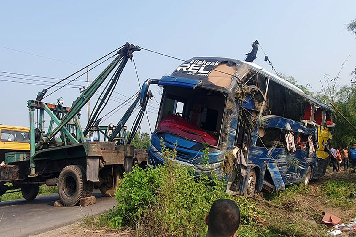 ‘এপ্রিলে ৬৮৩ সড়ক দুর্ঘটনায় নিহত ৭০৮ জন’