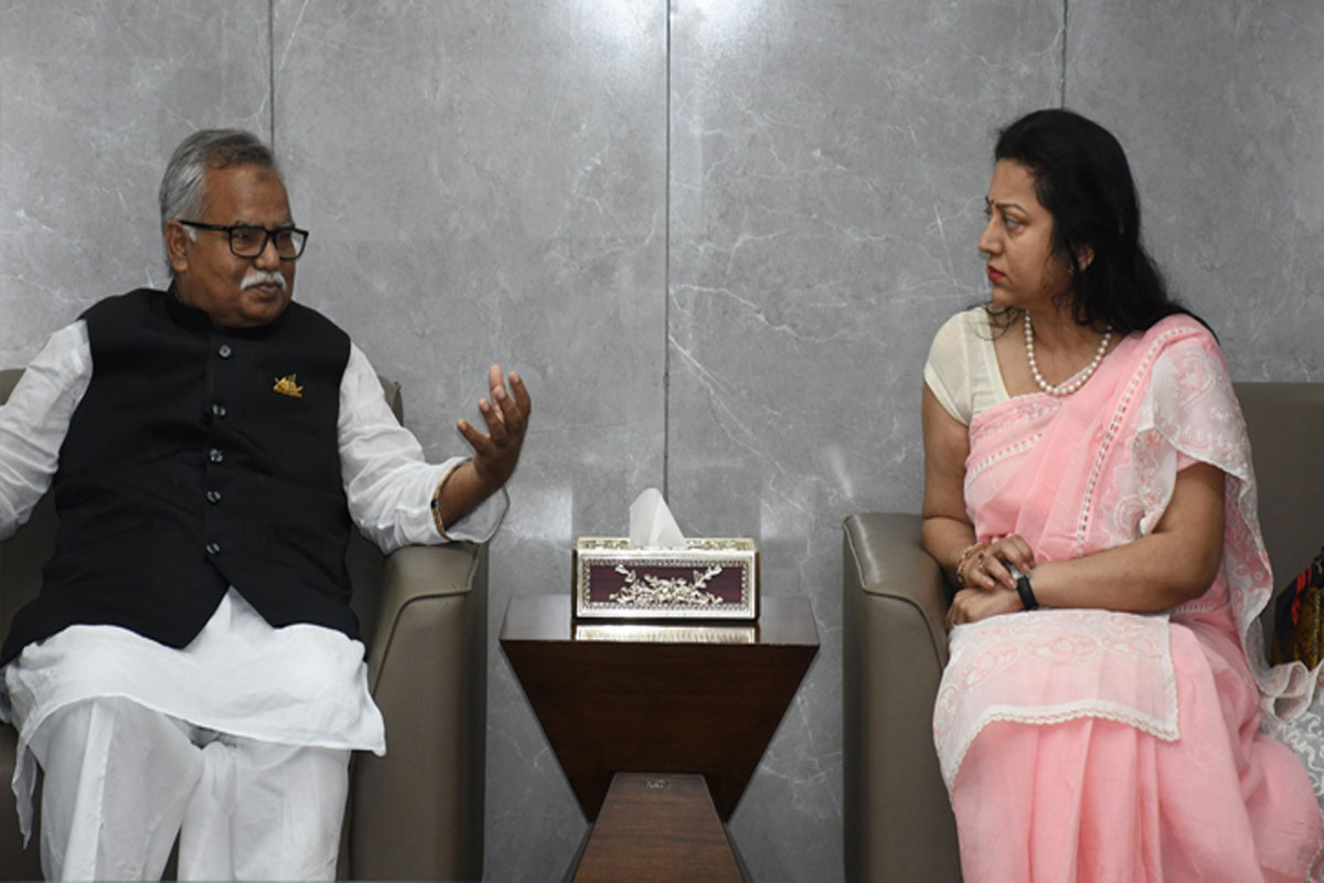দক্ষ নারীকর্মীদের বিদেশে কর্মসংস্থানে উদ্যোগী হবে মন্ত্রণালয়