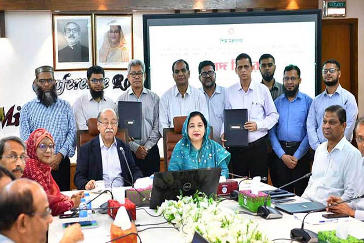 শ্রেষ্ঠ উদ্ভাবনী উদ্যোগের জন্য নির্বাচিত দপ্তর-সংস্থার মাঝে শিল্পমন্ত্রীর সনদ বিতরণ
