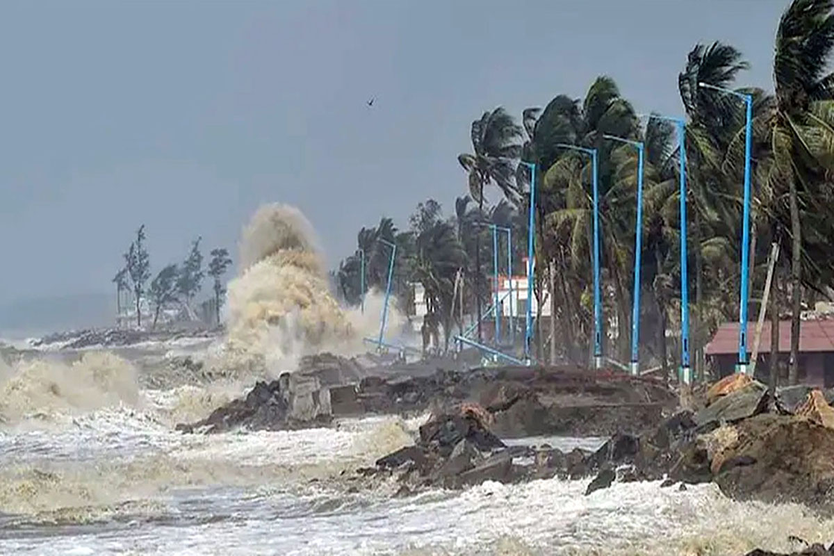উত্তাল সমুদ্র, বন্দরে ৩ নম্বর সতর্ক সংকেত