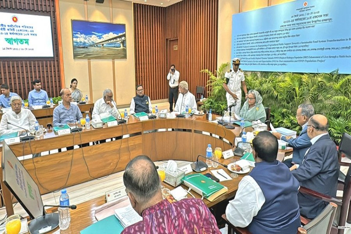 রিমালে ক্ষতিগ্রস্ত বেড়িবাঁধ দ্রুত মেরামতের নির্দেশ প্রধানমন্ত্রীর