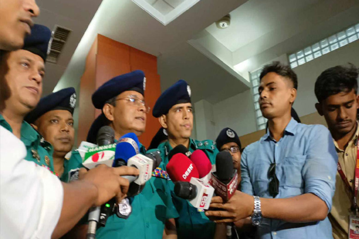 আইন না মানলে বাসের বিরুদ্ধে ব্যবস্থা: ডিএমপি কমিশনার