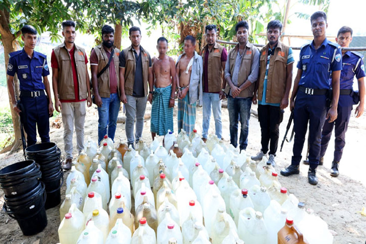 রাঙামাটিতে ১০ হাজার লিটার চোলাই মদ জব্দ