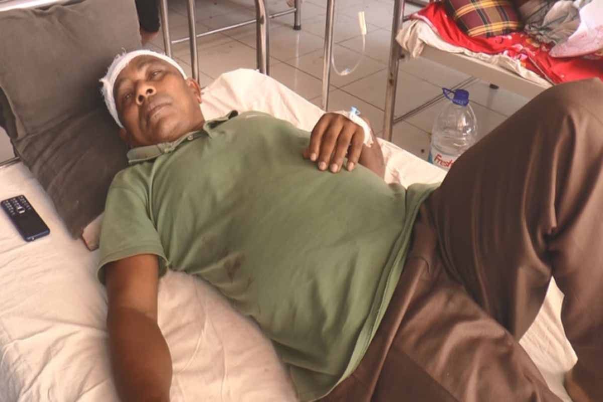 মাদারীপুরে প্রতিদ্বন্দ্বী প্রার্থীর ২ কর্মীকে কুপিয়ে জখম