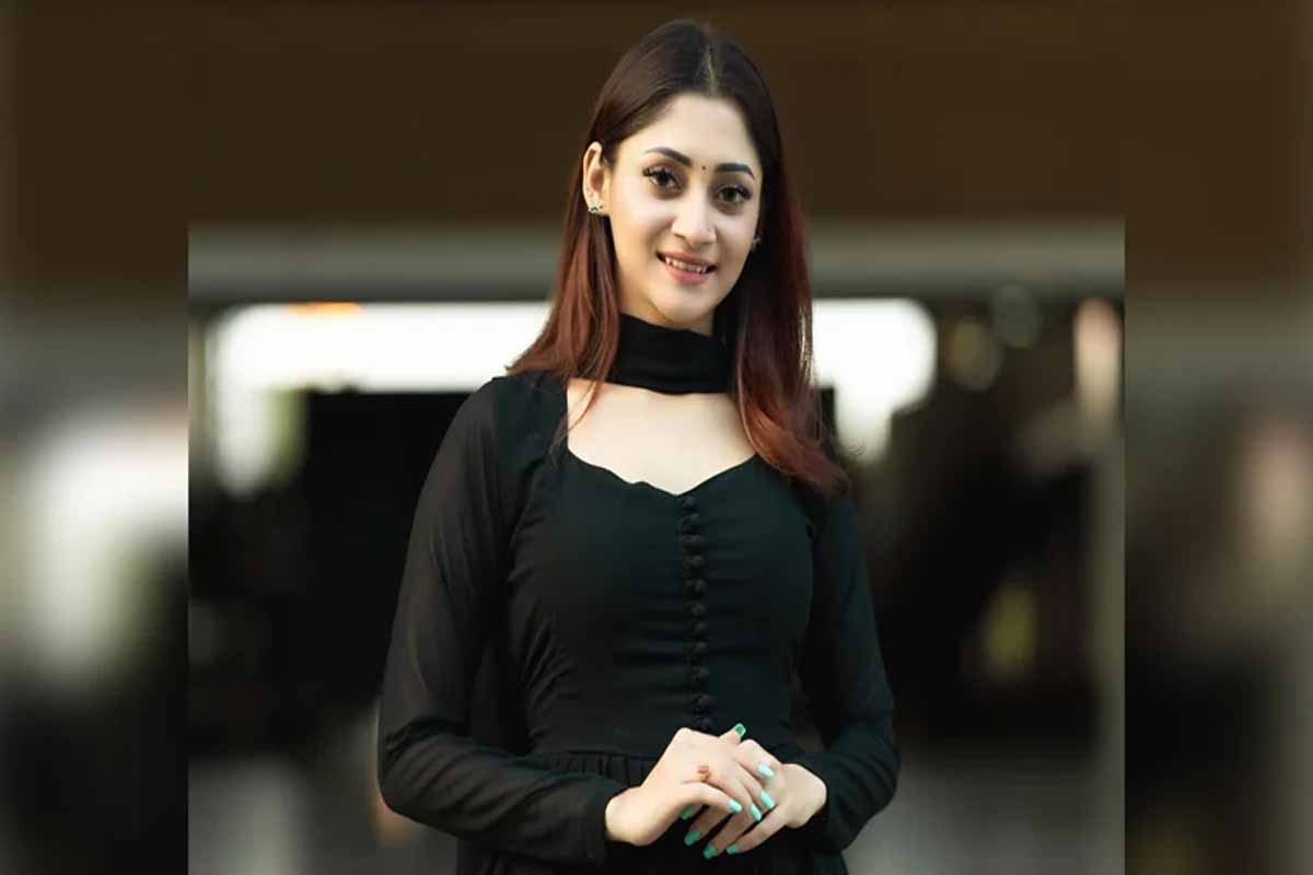 শাকিবের ‘মায়া’য় ইধিকা, বাদ পড়ে যা বললেন পূজা