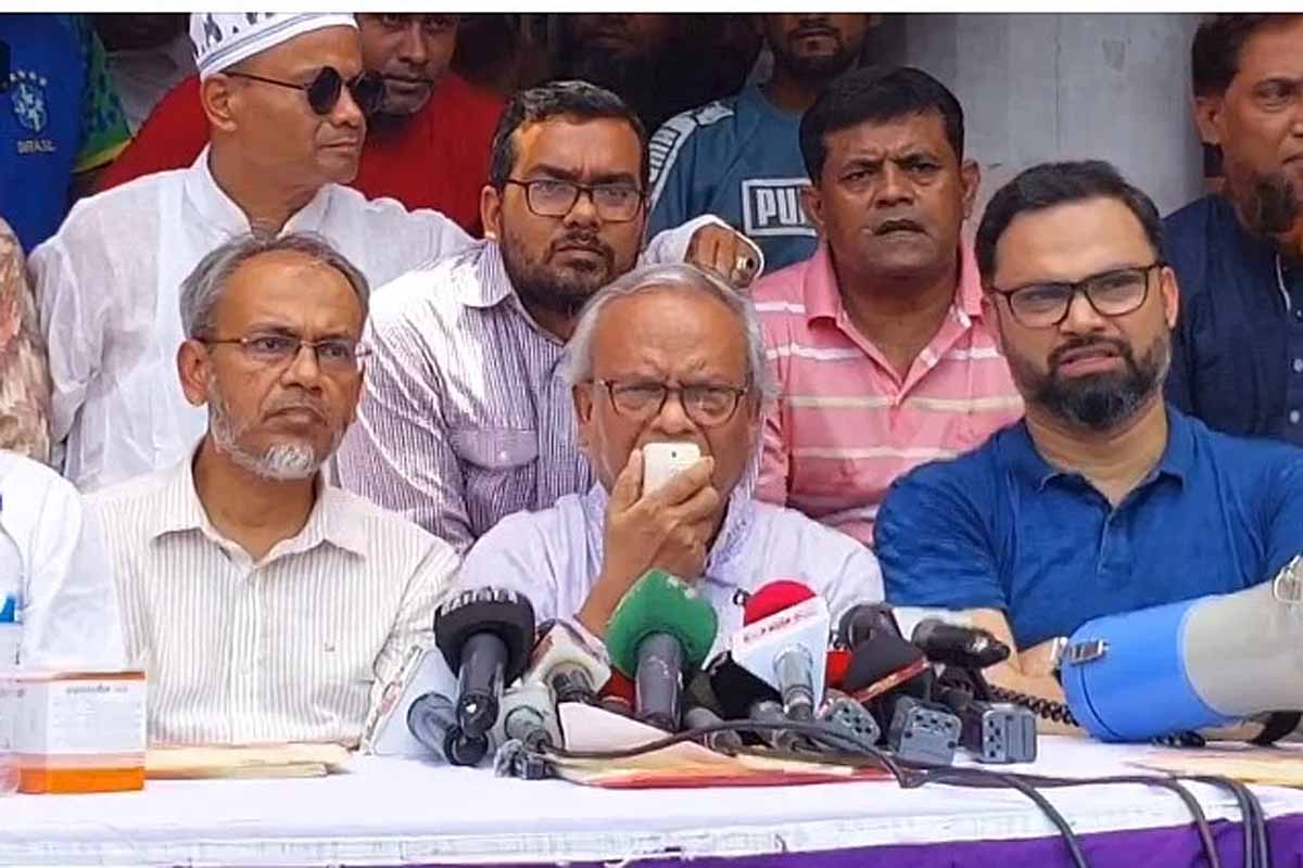 বিএনপি নেতারা কেউ দেশ ছেড়ে যাচ্ছেন না: রিজভী