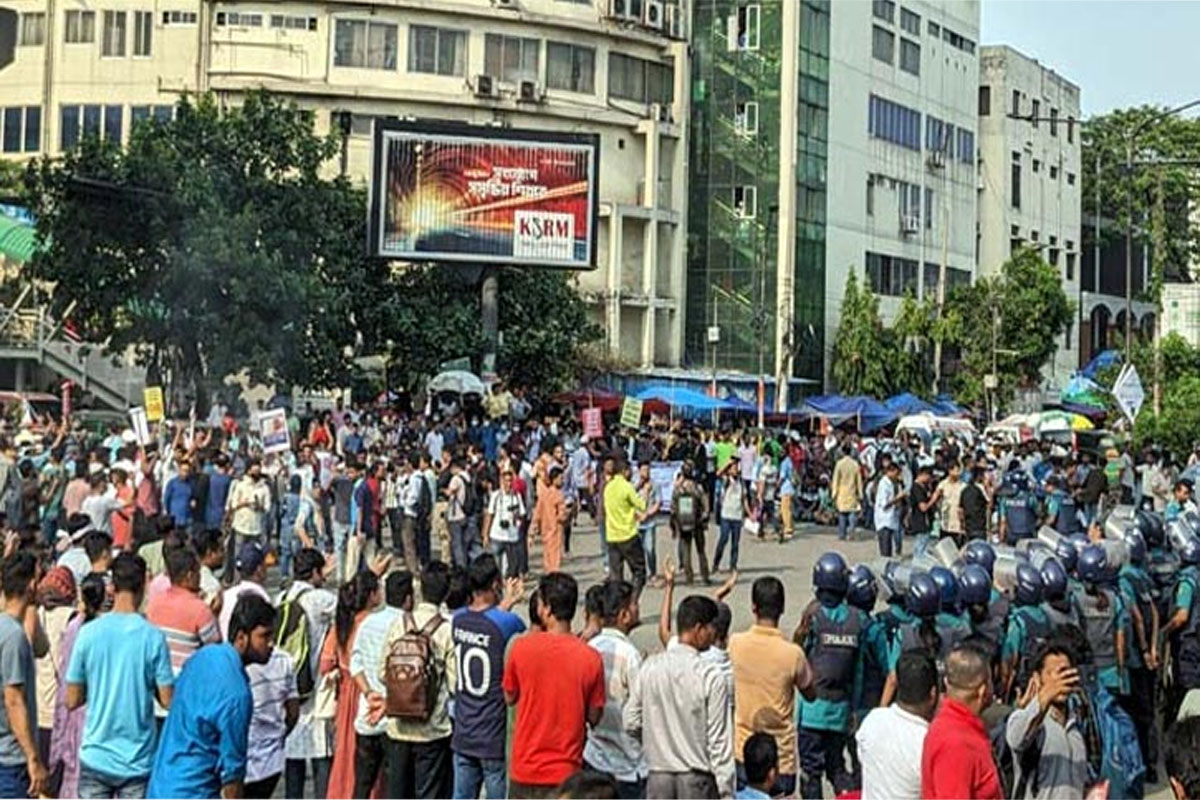শাহবাগে রাস্তা অবরোধ