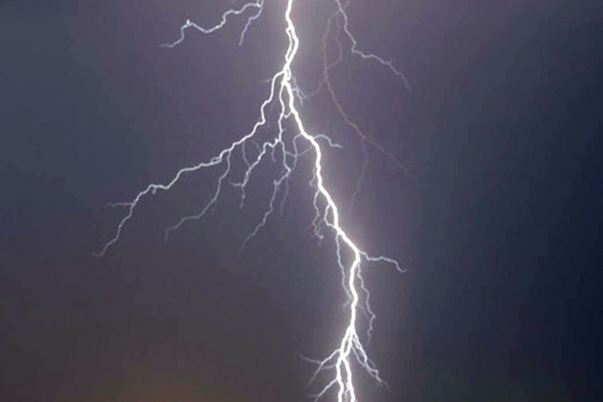 সারা দেশে বজ্রপাতে নিহত ৪