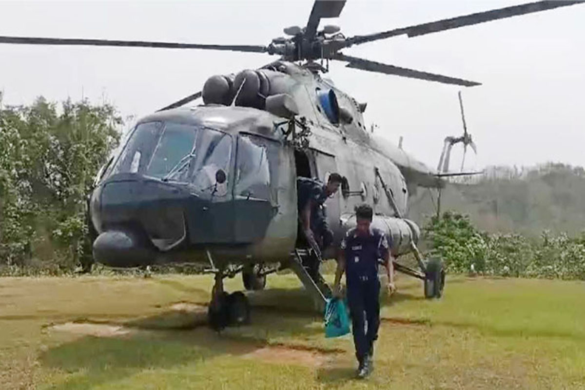 দুর্গম ৯ ভোট কেন্দ্রে নির্বাচনি সরঞ্জাম গেল হেলিকপ্টারে