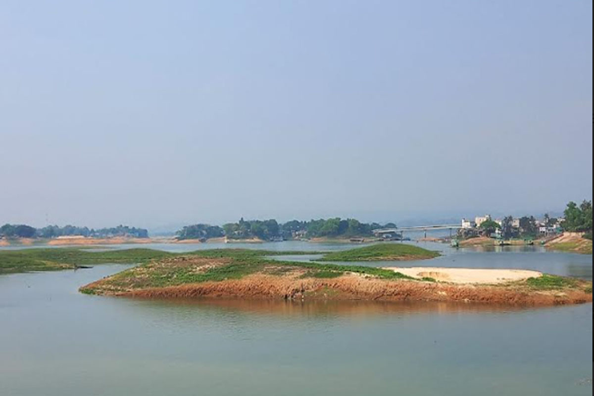 কাপ্তাই হ্রদে নাব্য সঙ্কট, বাড়ছে দুর্ভোগ