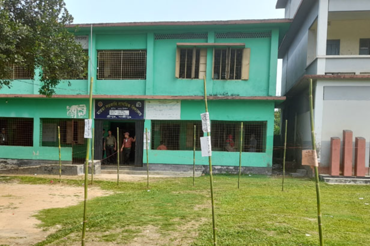 এক কেন্দ্রে ২ ঘণ্টায় ভোট পড়েছে ৩ শতাংশ