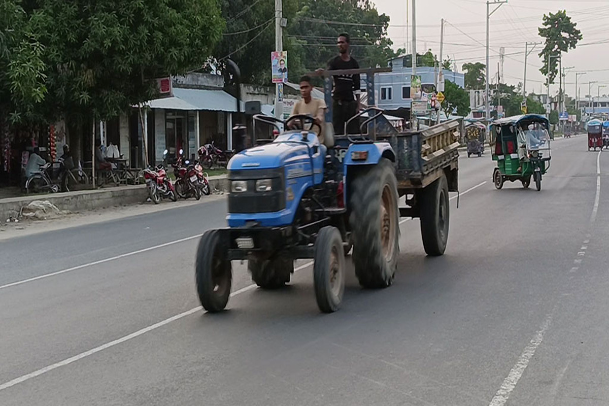হিলিতে তাপপ্রবাহ বইছে, অতিষ্ঠ জনজীবন
