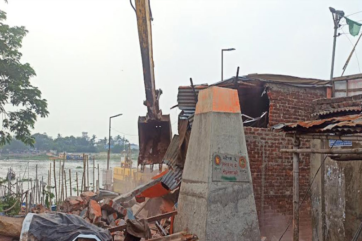 ‘৩০ ব্যবসায়ী গোষ্ঠীর দখলে শীতলক্ষ্যা নদী’