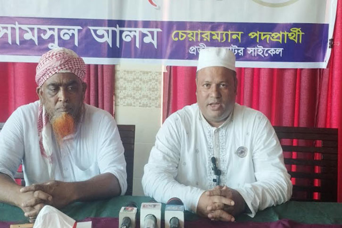 ভোট চাইতে গেলে প্রভাবশালীরা দা নিয়ে তাড়া করছে