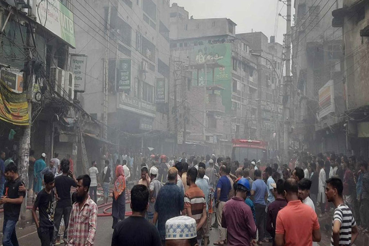 ধোলাইখালে ব্যাংকে লাগা আগুন নিয়ন্ত্রণে