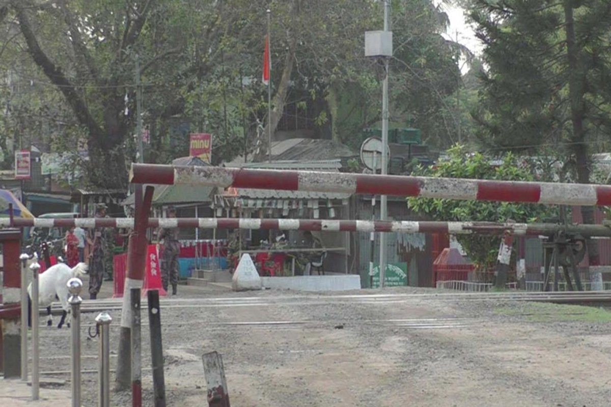 হিলি স্থলবন্দর দিয়ে আমদানি-রপ্তানি বন্ধ