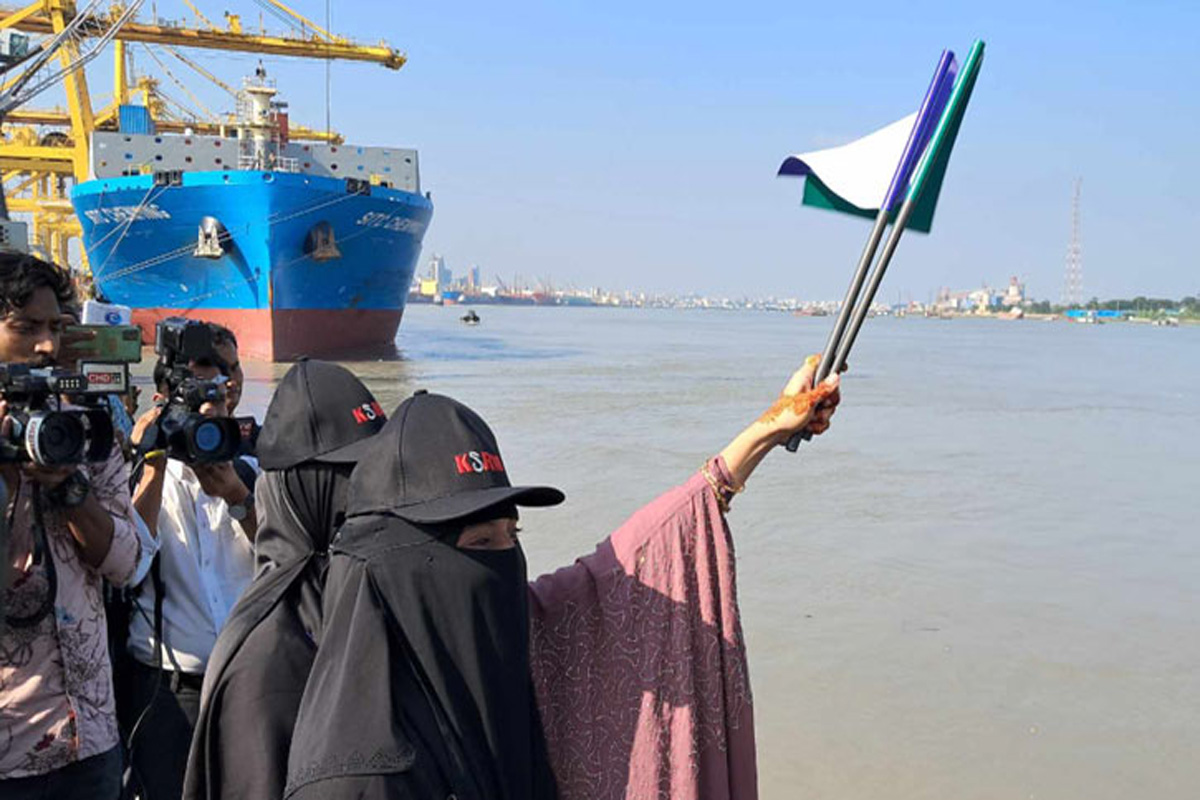 চট্টগ্রাম বন্দর জেটিতে ২৩ নাবিক বহনকারী জাহাজ ‘এমভি জাহানমনি’