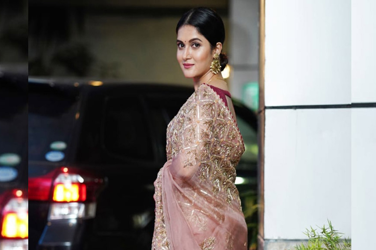 চল্লিশেও চিরসবুজ মিথিলা