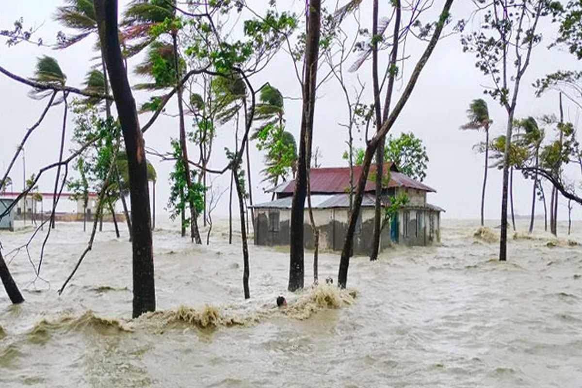 হাতিয়ায় জোয়ারের পানিতে ভেসে গেল শিশু