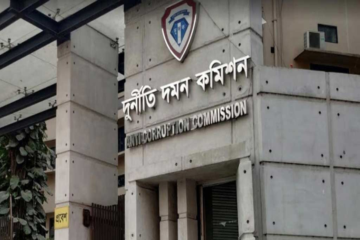 এনএসআই কর্মকর্তার স্ত্রীর অ্যাকাউন্টে ১২৬ কোটি টাকা লেনদেন, দুদকের ২ মামলা
