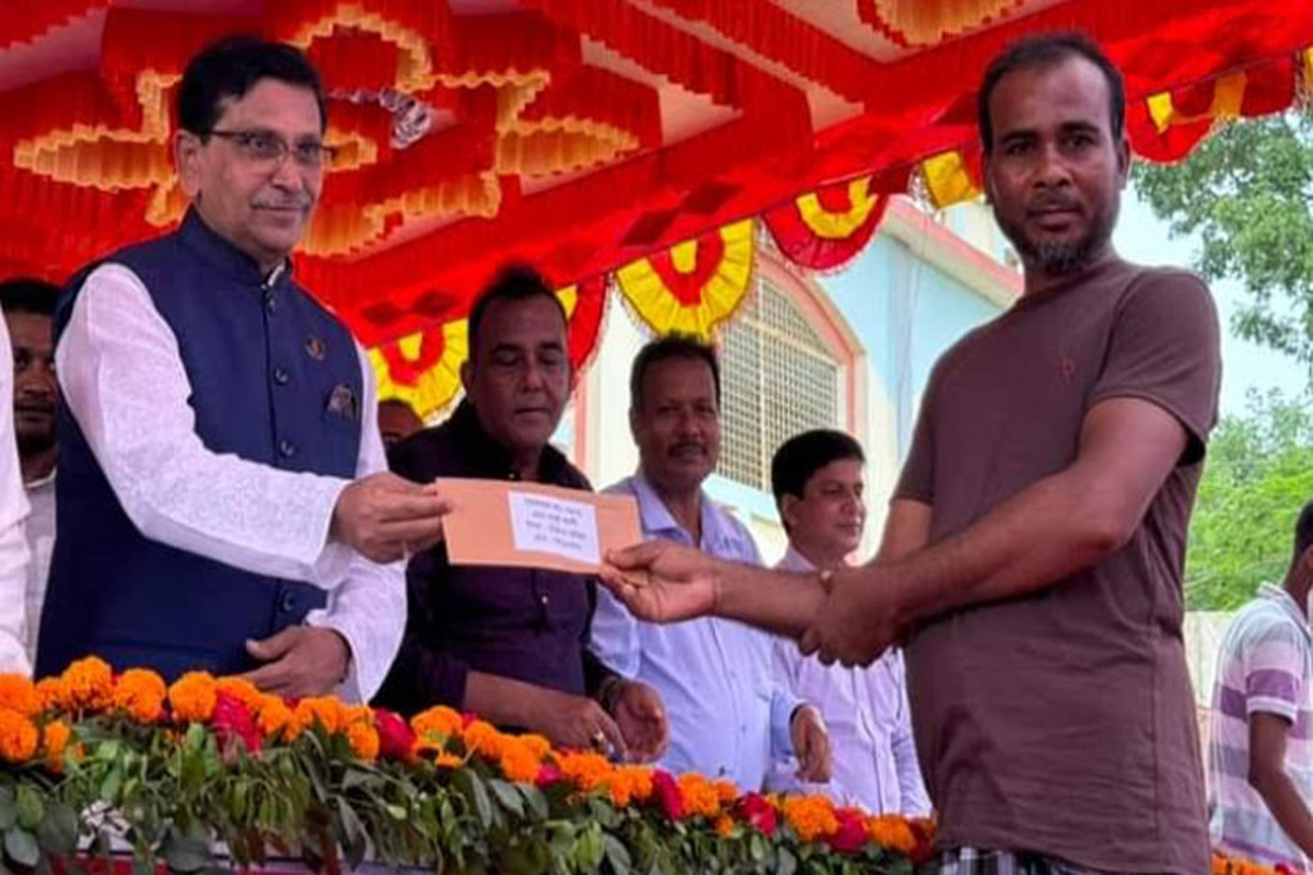 ভেড়ামারায় ৮৬৬ জন পানচাষিকে ১ কোটি ৬৪ লাখ টাকা অনুদান