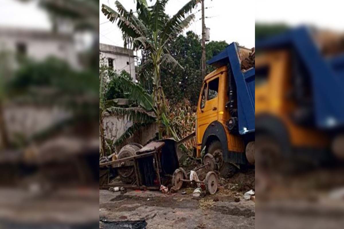 পিকআপকে পেছন থেকে ডাম্পট্রাকের ধাক্কা, নিহত ২