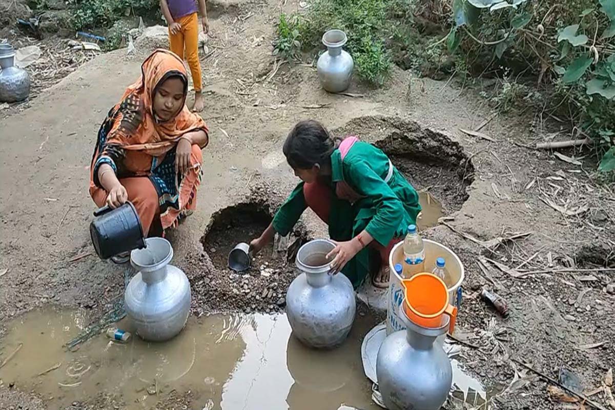 বান্দরবানে ঝিরি শুকিয়ে যাওয়ায় পানির তীব্র সংকট