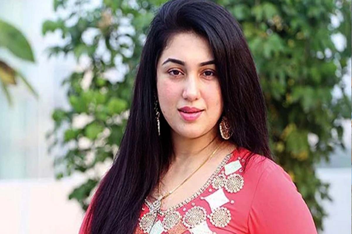 অপুর প্রথম বয়ফ্রেন্ড কে, জানালেন অভিনেত্রী নিজেই