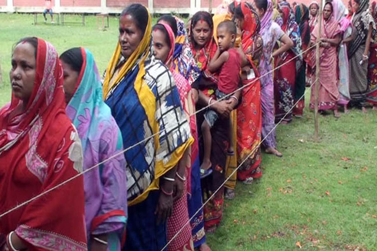 নড়াইলের কালিয়া উপজেলা পরিষদ নির্বাচনে ভোটগ্রহণ চলছে