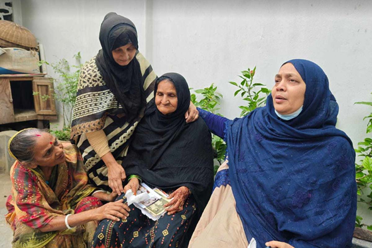 সোশ্যাল মিডিয়ার কল্যাণে ৫৩ বছর পর মাকে ফিরে পেলেন মেয়ে