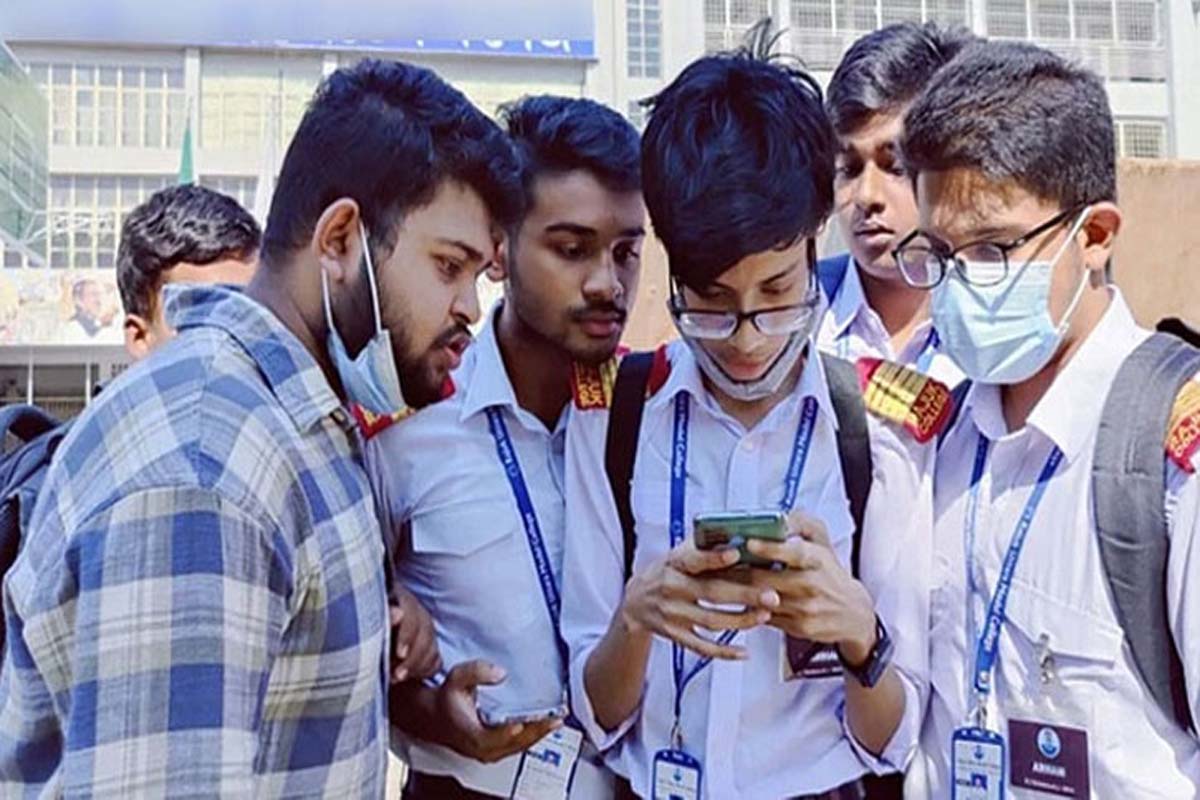 এসএসসির ফল প্রধানমন্ত্রীর কাছে হস্তান্তর এসএসসির ফল প্রধানমন্ত্রীর কাছে হস্তান্তর