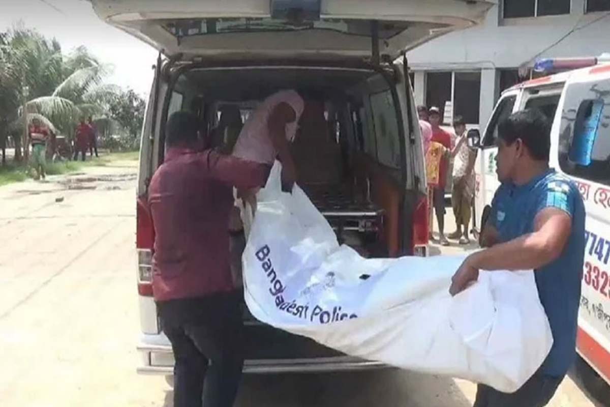 দাঁড়িয়ে থাকা ট্রাকে পিকআপের ধাক্কা, নিহত ২