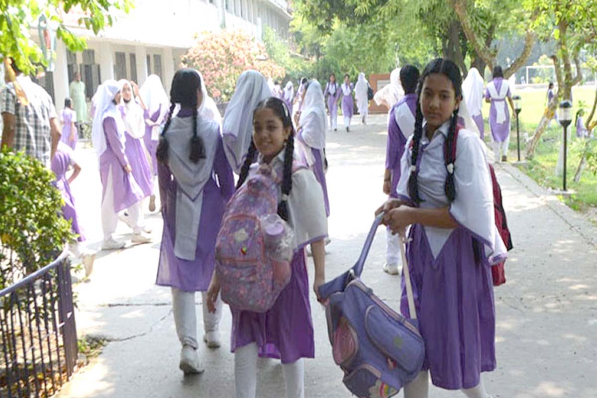 শনিবার যেসব জেলায় শিক্ষাপ্রতিষ্ঠান বন্ধ থাকবে