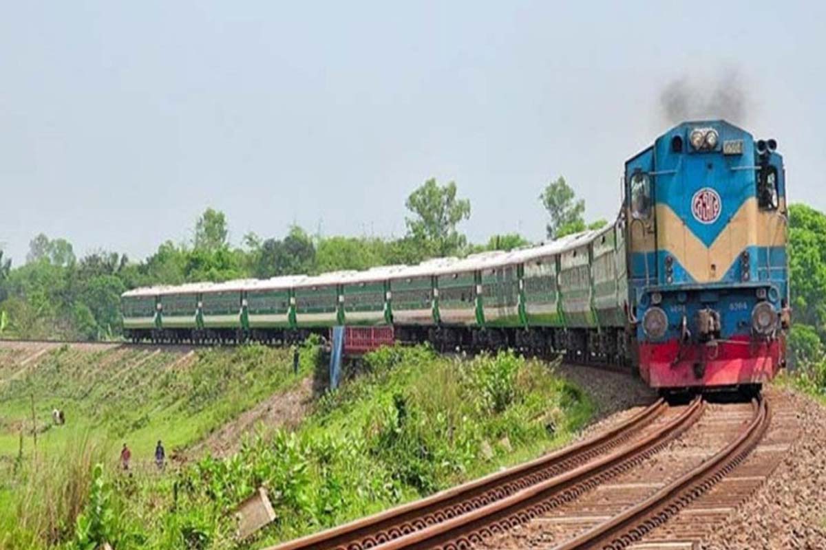 গাজীপুরে দুই ট্রেনের সংঘর্ষ: ৩ ঘণ্টা পর চলাচল স্বাভাবিক