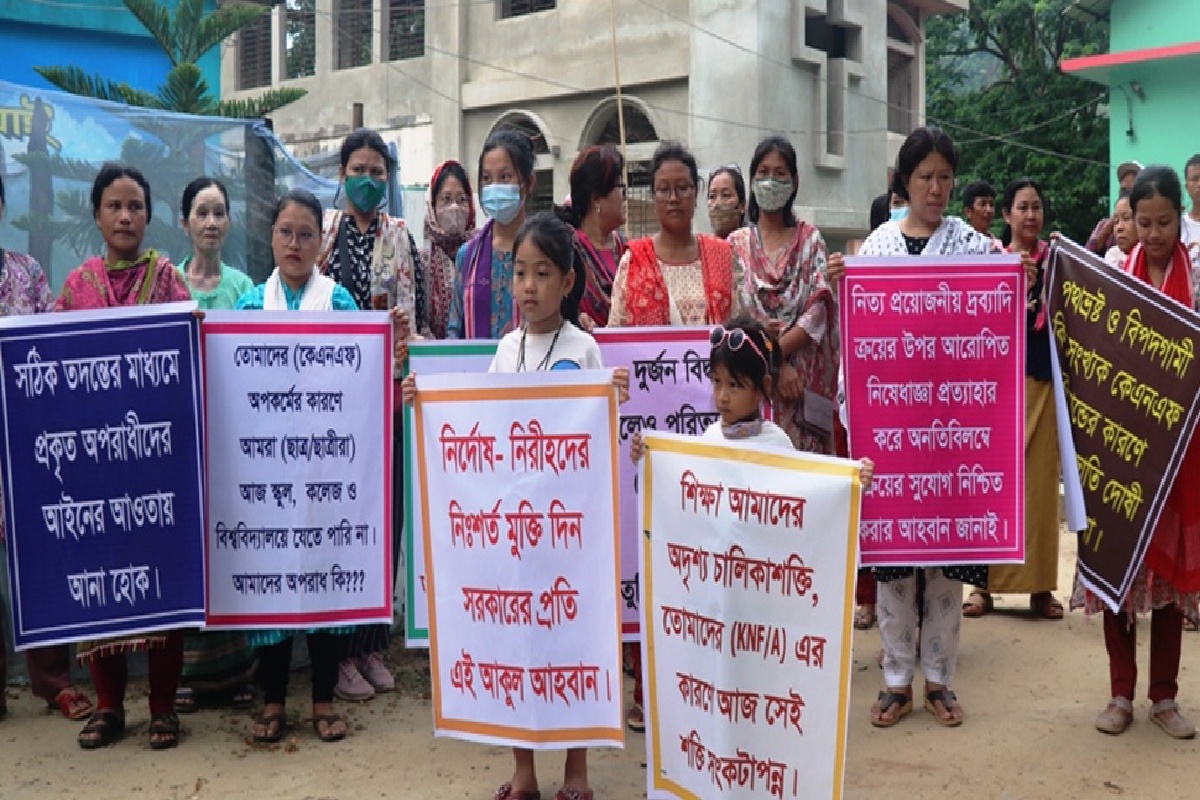 বান্দরবানে কেএনএফের বিরুদ্ধে বম জনগোষ্ঠীর মানববন্ধন